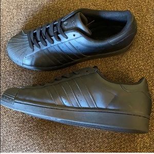 Adidas Superstars black